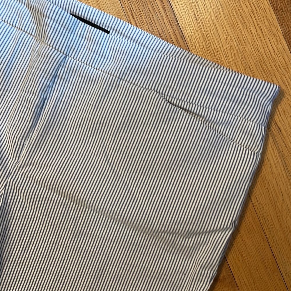 EUC Hillary Radley blue and white pin stripe capris. Stretchy!! Size xxl